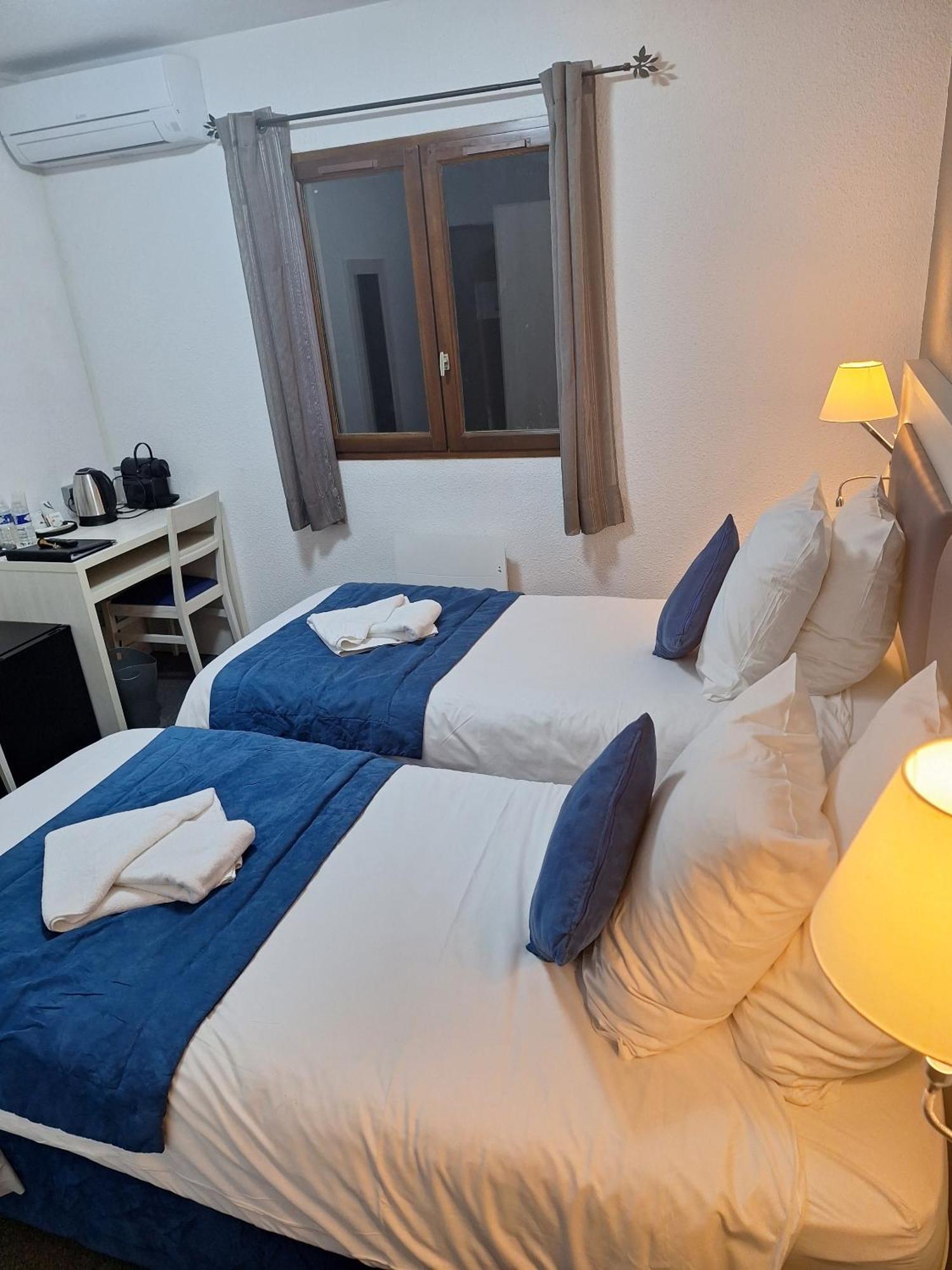 Hotel Les Alizes Puget-Théniers Rum bild